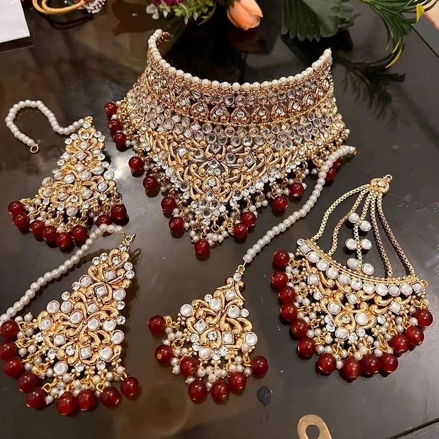 "✨ Gold Kundan Bridal Jewellery Set with Pearls & Red Beads 💎"